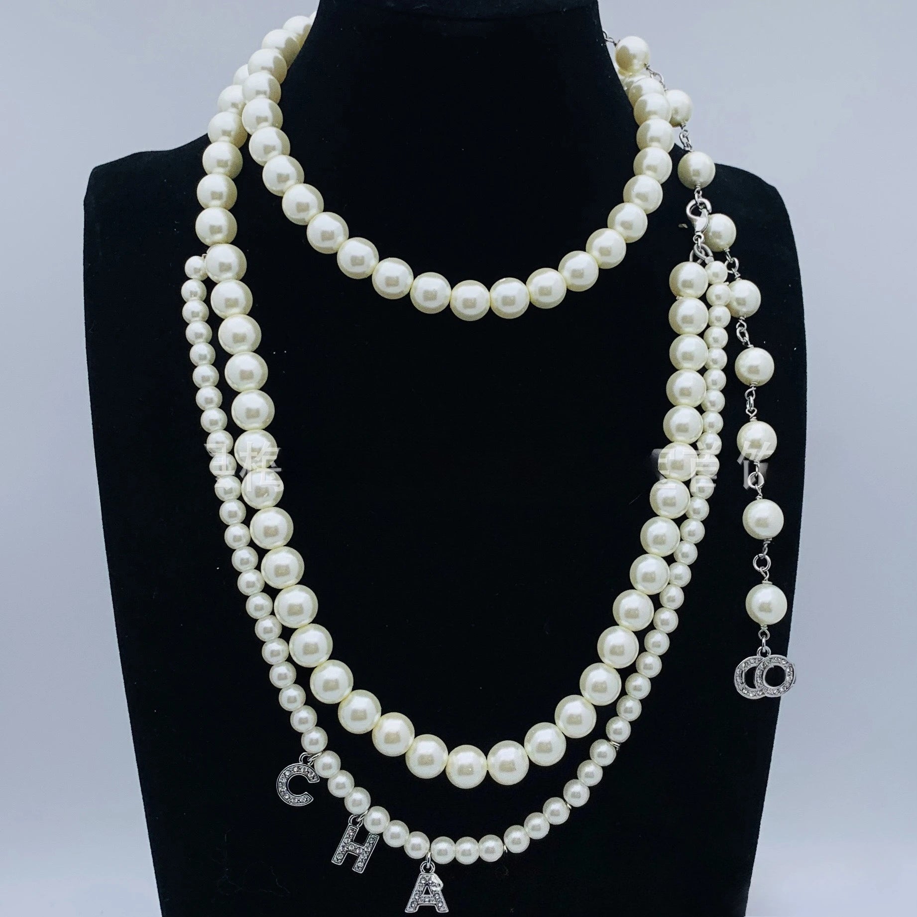 Hot 2025 New Pearl Luxury Necklace Letters Romantic Love Pendant Shows Sweet Breath Suitable for Gifts