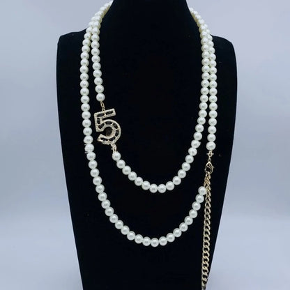 Hot 2025 New Pearl Luxury Necklace Letters Romantic Love Pendant Shows Sweet Breath Suitable for Gifts