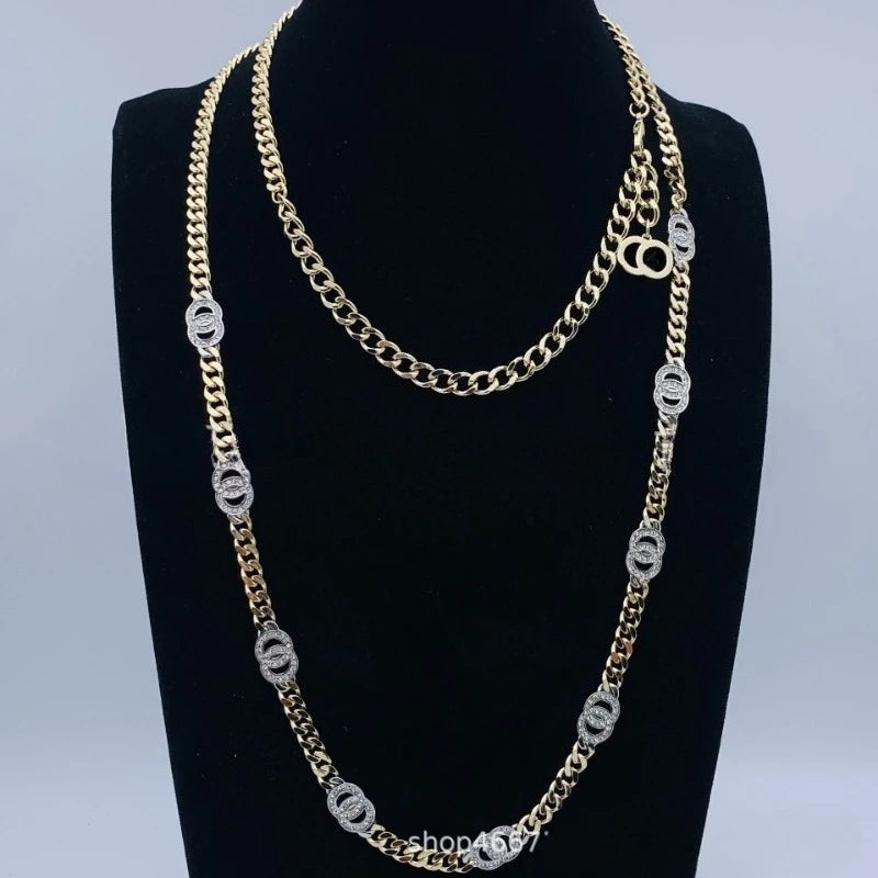 Hot 2025 New Pearl Luxury Necklace Letters Romantic Love Pendant Shows Sweet Breath Suitable for Gifts