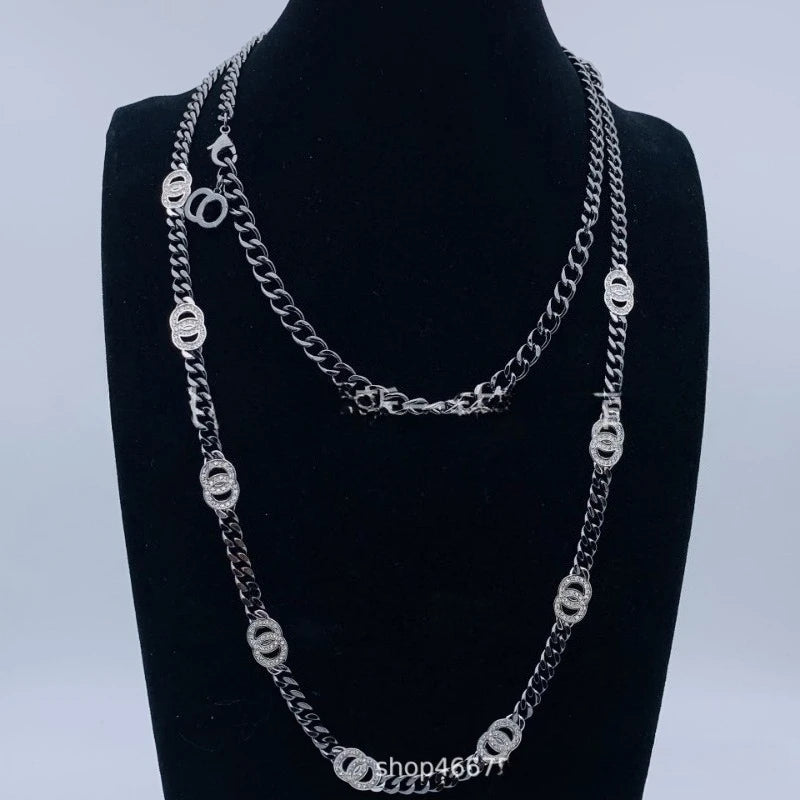 Hot 2025 New Pearl Luxury Necklace Letters Romantic Love Pendant Shows Sweet Breath Suitable for Gifts